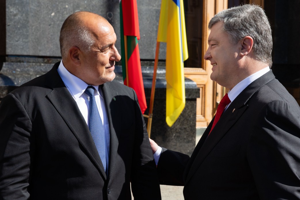 Tổng thống Poroshenko và Thủ tướng Bulgari cùng dự xem trận tranh giải vô địch cúp C-1