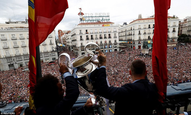 Biển người chào đón Real Madrid sau chức vô địch Champions League