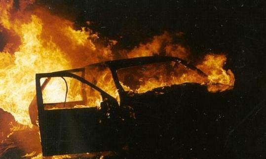 Kiev: Xe của trợ lý đại biểu quốc hội Ukraine bị đốt thành tro