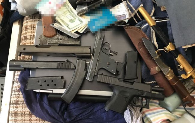 Kiev: Phát hiện trong phòng làm việc của hiệu phó trường phổ thông vũ khí và thuốc tác dụng tâm thần