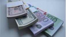 USD tăng mạnh: Điềm báo đáng sợ, rút tiền cố thủ