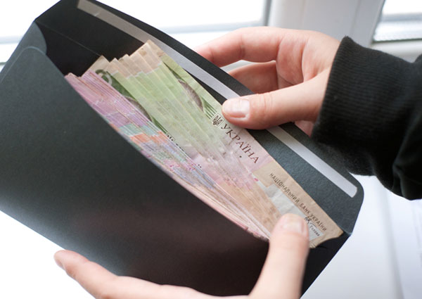 Làm việc tại Ukraine có lợi hơn đi làm ở nước ngoài
