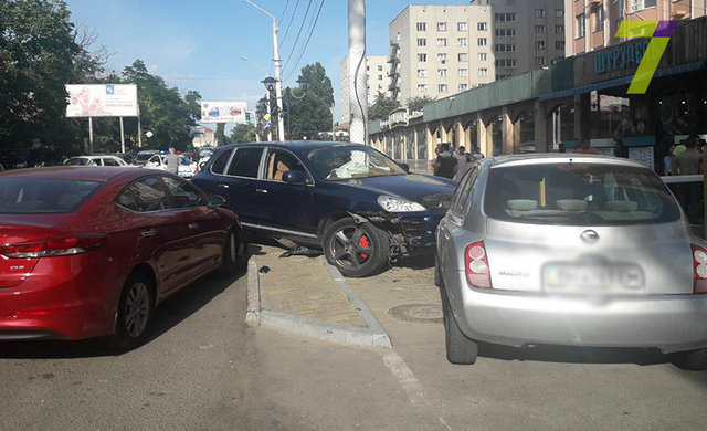 Odessa: tai nạn liên hoàn, hai trẻ em bị thương