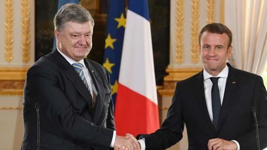 Tổng thống Poroshenko điện đàm với Tổng thống Pháp Macron