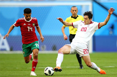 Iran hạ Morocco nhờ bàn phản lưới phút bù giờ