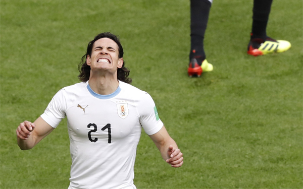 Suarez, Cavani vô duyên, Uruguay thắng nhọc Ai Cập