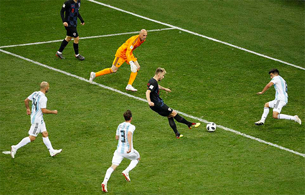 Croatia đẩy Argentina vào cửa tử