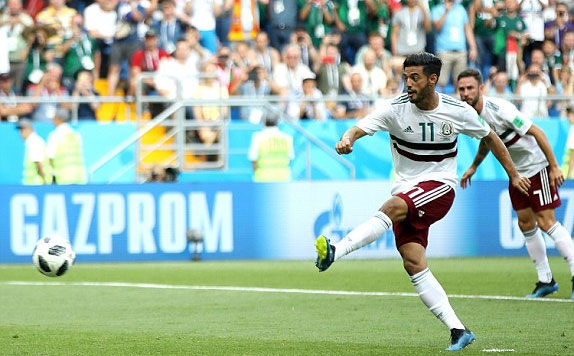 Mexico đặt một chân vào vòng 1/8