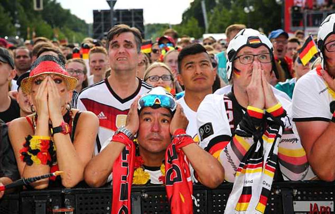 Nước mắt CĐV Đức ở Berlin