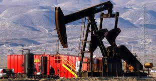 Donald Trump thuyết phục Ả-rập Xê-út nâng sản lượng tới mức tối đa để kìm hãm đà tăng của giá dầu