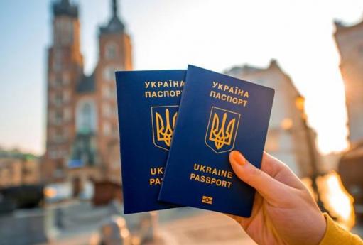 Ukraine đạt thỏa thuận chế độ miễn visa với Serbi