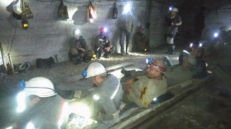 Thợ mỏ Novovolưnka đình công dưới lòng đất