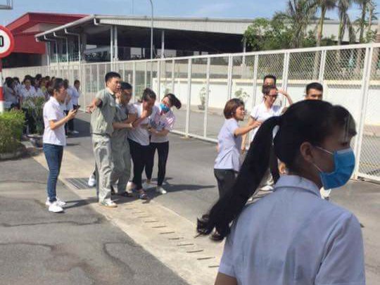 Hàng loạt công nhân ngất xỉu vì hít phải khí lạ