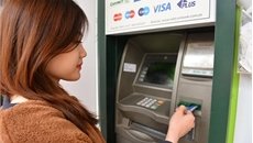 Ngân hàng lớn đồng loạt tăng phí rút tiền ATM