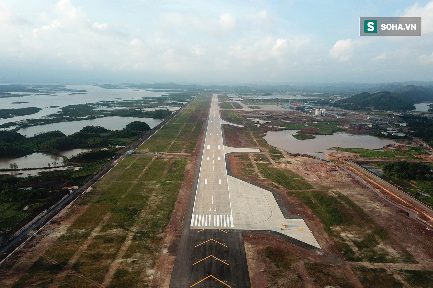 Chuyến bay đầu tiên hạ cánh ở sân bay Vân Đồn