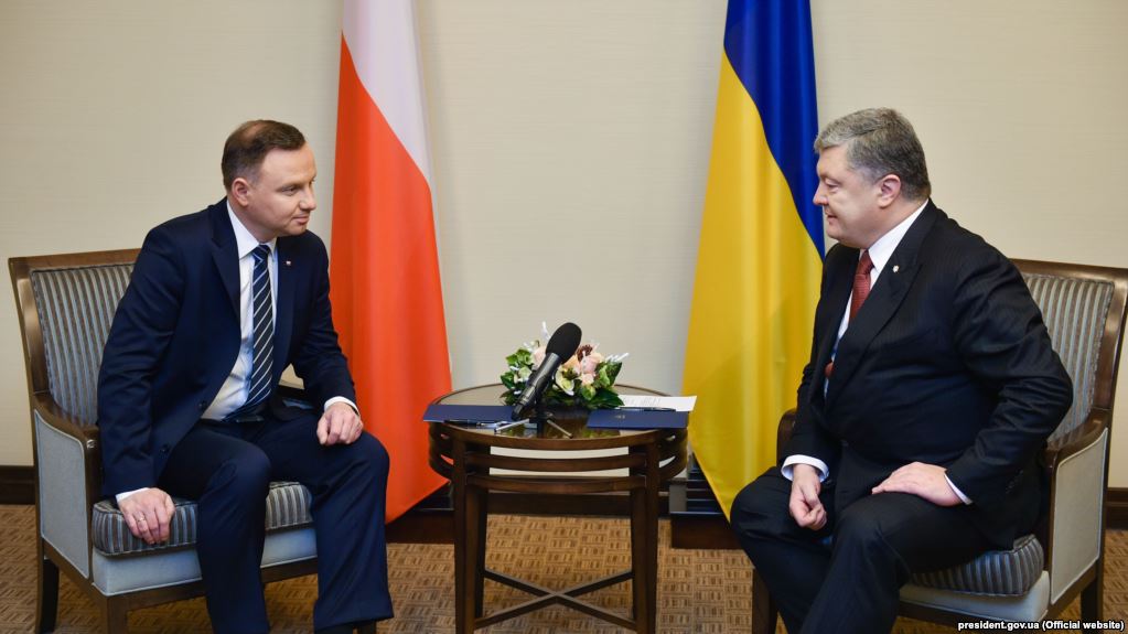 Tổng thống Poroshenko kêu gọi Tổng thống Ba Lan xem xét lại luật “chống Bander”