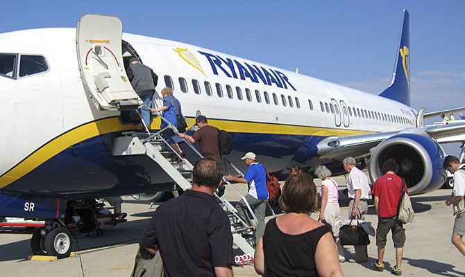 Máy bay hãng Ryanair suýt bị nổ tung tại sân bay vì trục trặc kỹ thuật