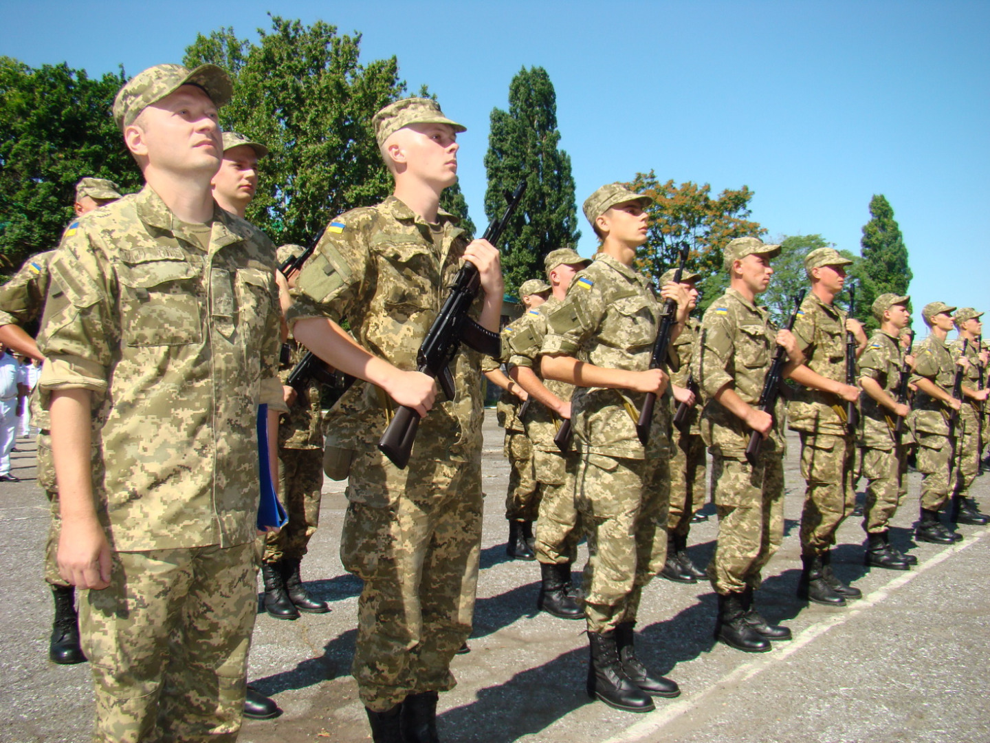 Có bao nhiêu người Ukraine ký hợp đồng phục vụ quân ngũ năm 2018?
