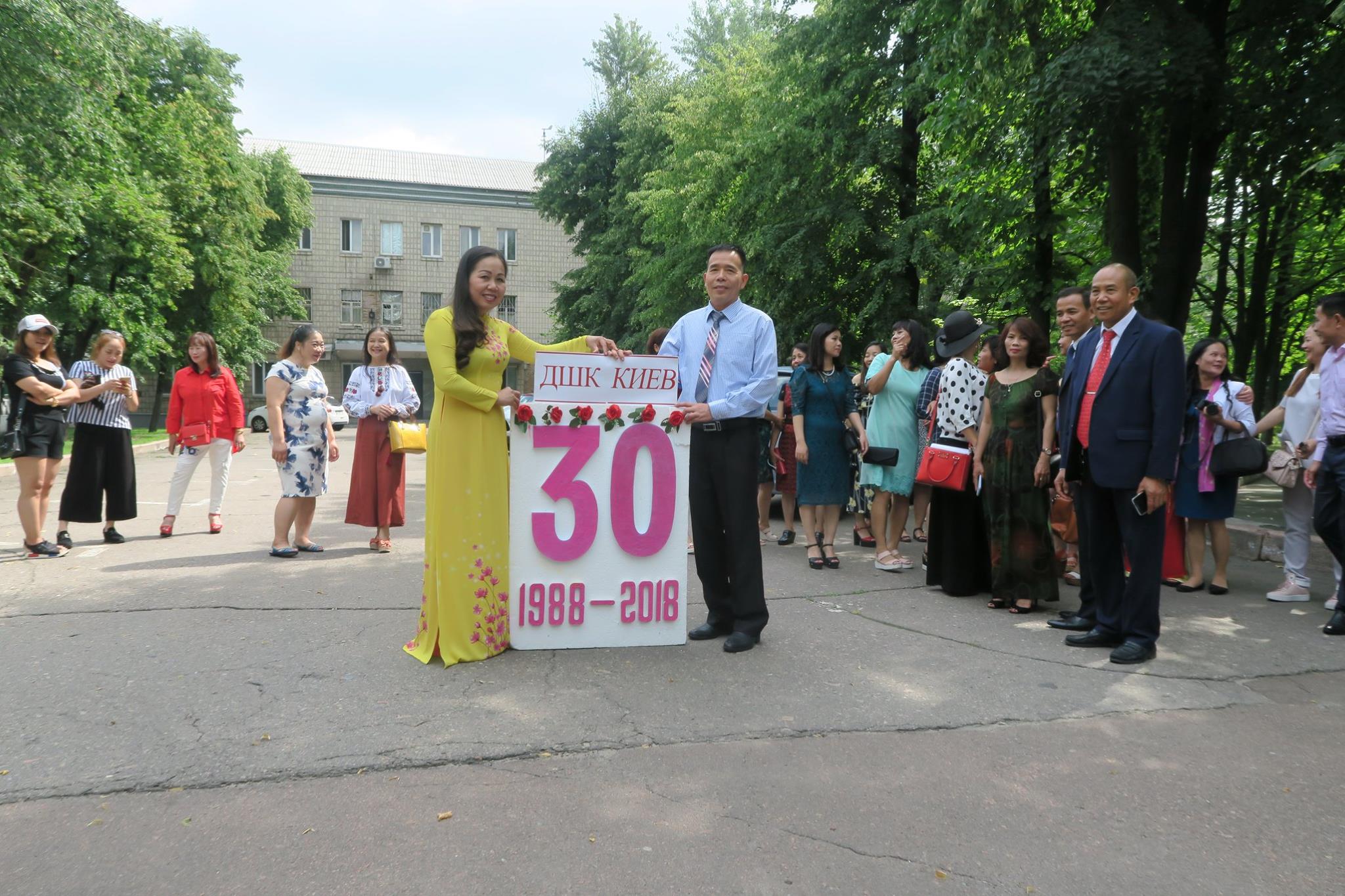 Phóng sự ảnh: Kỷ niệm 30 năm nhà máy dệt Darnitsa thủ đô Kiev, Ucraina