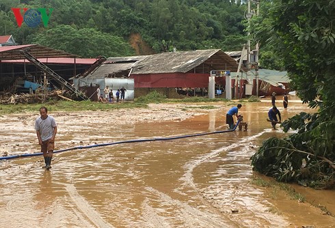 Hàng nghìn người dân vùng lũ Phú Thọ chưa thể về nhà