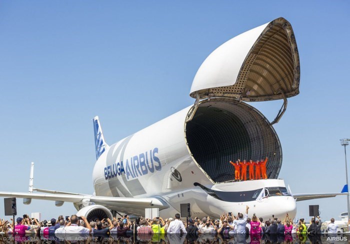 Chiêm ngưỡng máy bay cá voi khổng lồ Airbus vừa ra mắt
