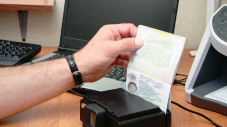 Odessa: Bắt nữ khách hàng dùng giấy tờ giả để vay tiền ngân hàng