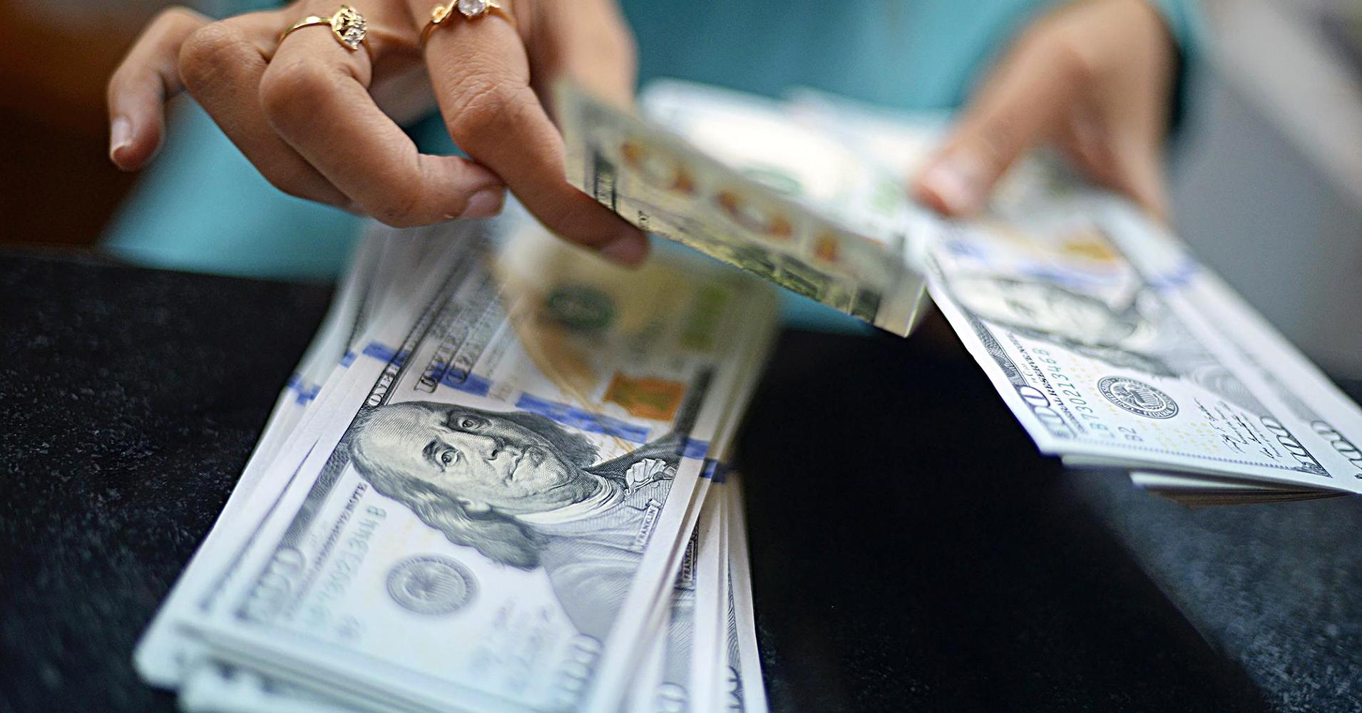 Các chuyên gia kinh tế cảnh báo giá đô la sẽ "nhảy vọt"