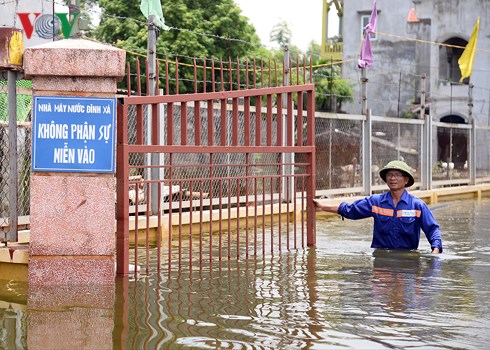 Vỡ đê Bối ở Hà Nam: Người dân Đinh Xá “chìm nổi” trong dòng nước lũ