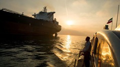 Giá dầu có thể lên 90 USD/thùng vì Mỹ tái trừng phạt Iran