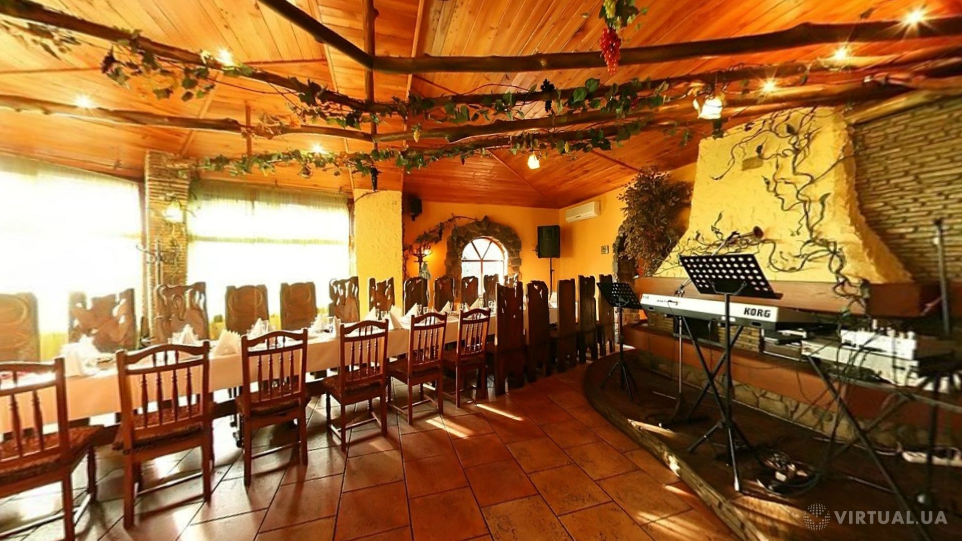 Kiev: Xuất hiện nhà hàng cafe với các nữ nhân viên phục vụ không mảnh vải che thân