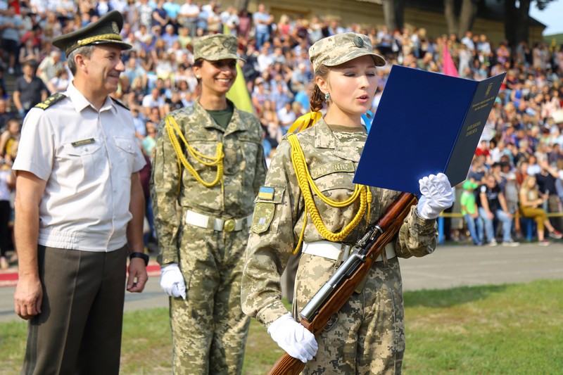 Ukraine bổ sung 780 sĩ quan quân đội mới