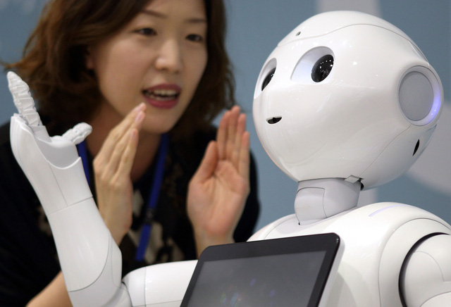 Nhật triển khai hơn 500 robot nói tiếng Anh tại trường học