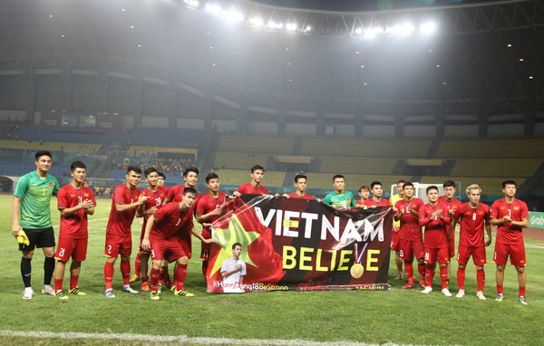 Công Phượng đưa Việt Nam vào tứ kết Asiad