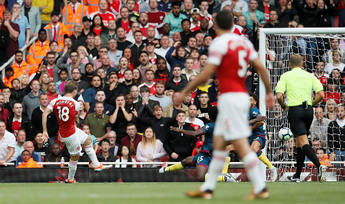 Arsenal thắng trận đầu tiên dưới thời Unai Emery