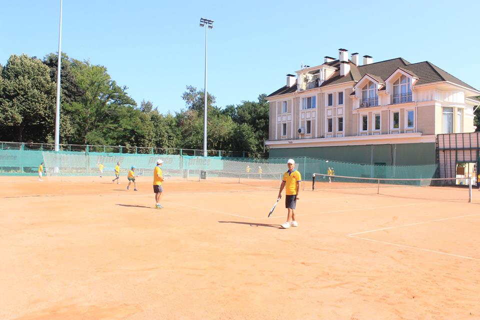 CLB Tennis Odessa giao lưu với đoàn cán bộ ngoại giao và cựu sinh viên từ Việt Nam sang thăm Ucraina