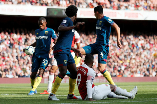 Arsenal thắng trận đầu tiên dưới thời Unai Emery