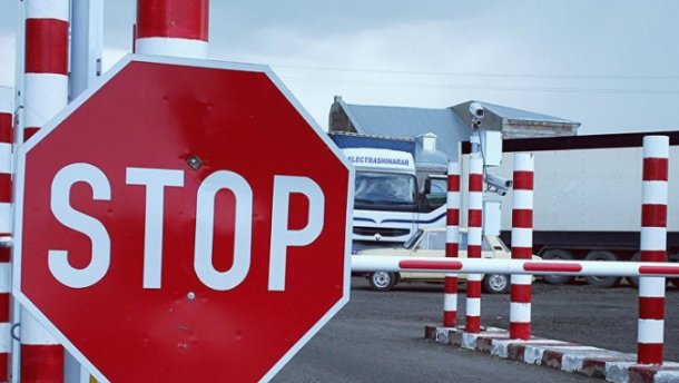Các nhân viên biên phòng không cho thư ký lãnh sự quán Nga nhập cảnh vào Ukraine