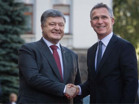 Trong buổi tang lễ M.Cain không phải ngẫu nhiên Poroshenko đứng cạnh Tổng thư ký NATO