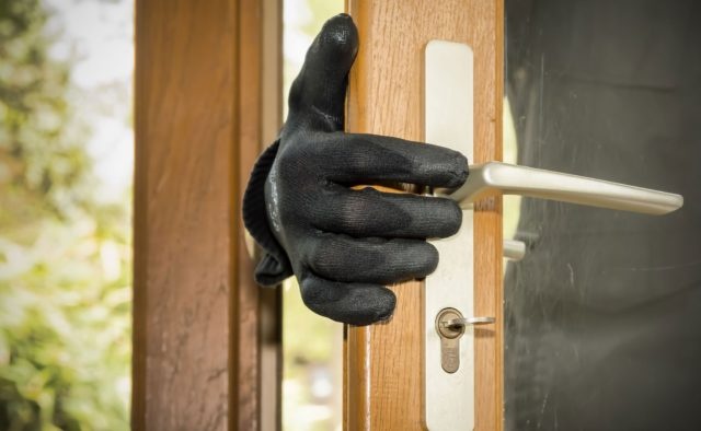 Zaporoze: Băng cướp vũ trang đột nhập nhà riêng của doanh nhân địa phương, cướp 8,5 triệu gr