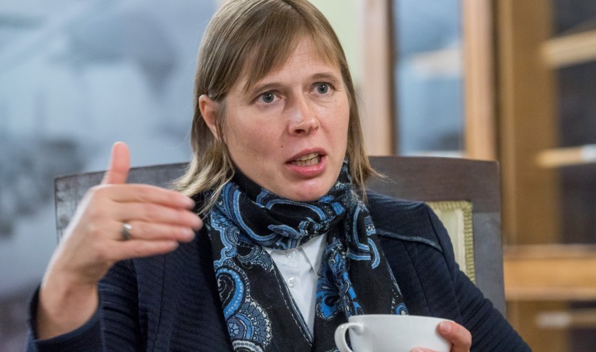 Tổng thống Estonia tham gia dọn dẹp công viên thành phố Dnhepr