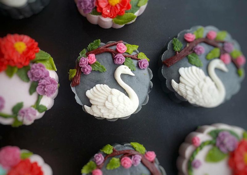 Bánh trung thu handmade với họa tiết trang trí hiện đại đang gây sốt thị trường bánh trung thu năm 2018