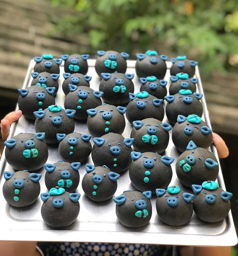 Bánh trung thu handmade với họa tiết trang trí hiện đại đang gây sốt thị trường bánh trung thu năm 2018