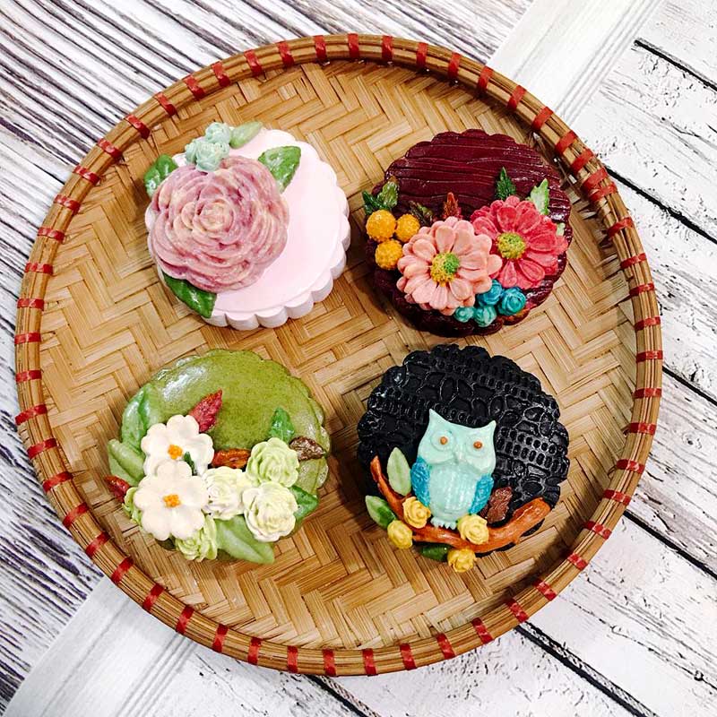 Bánh trung thu handmade với họa tiết trang trí hiện đại đang gây sốt thị trường bánh trung thu năm 2018
