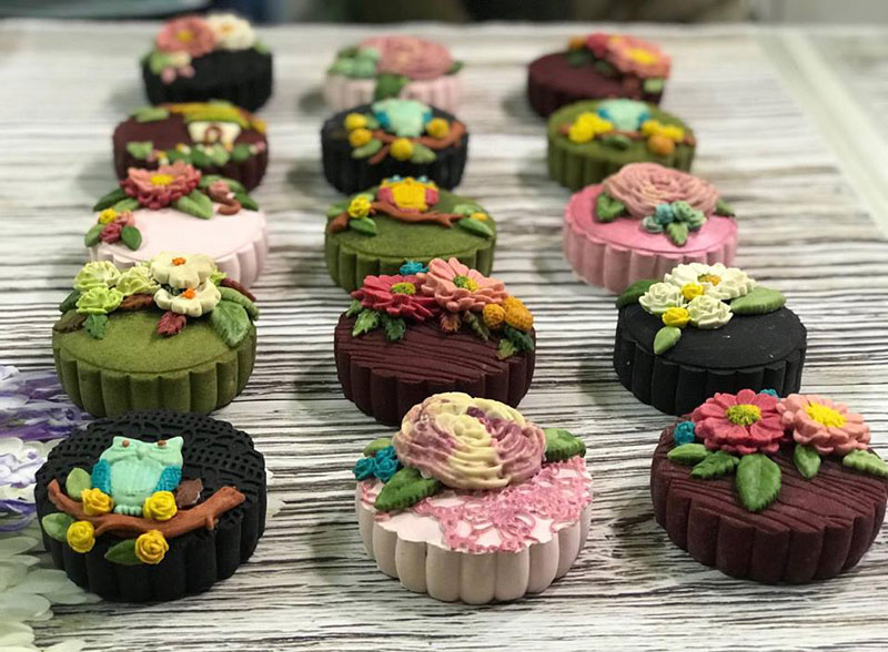 Bánh trung thu handmade với họa tiết trang trí hiện đại đang gây sốt thị trường bánh trung thu năm 2018