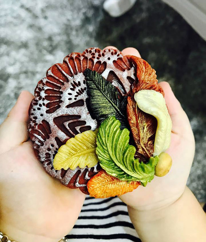 Bánh trung thu handmade với họa tiết trang trí hiện đại đang gây sốt thị trường bánh trung thu năm 2018