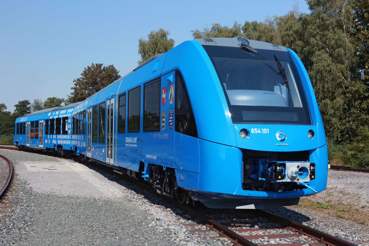 Tàu hỏa đầu tiên trên thế giới chạy bằng hydrogen bắt đầu vận hành