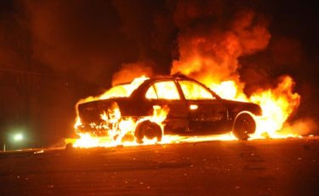 Kiev: 6 xe bị đốt trong bãi xe có bảo vệ