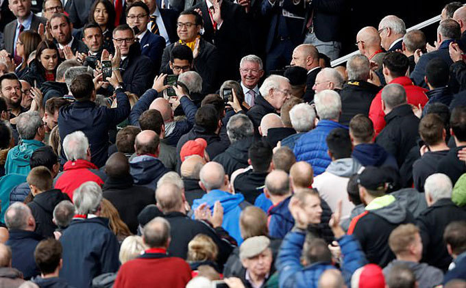 Sân Old Trafford chào đón cựu HLV Ferguson trở lại