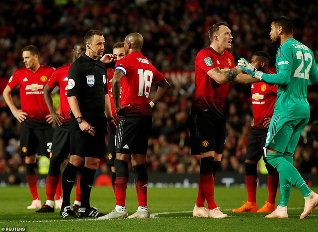 Những khoảnh khắc tồi tệ của Man Utd ở trận thua Derby