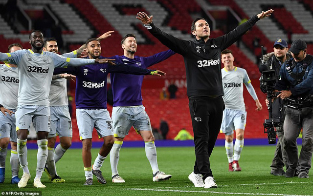 Những khoảnh khắc tồi tệ của Man Utd ở trận thua Derby